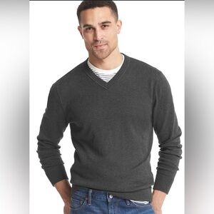 GAP Gray V-Neck Sweater Classic Knit